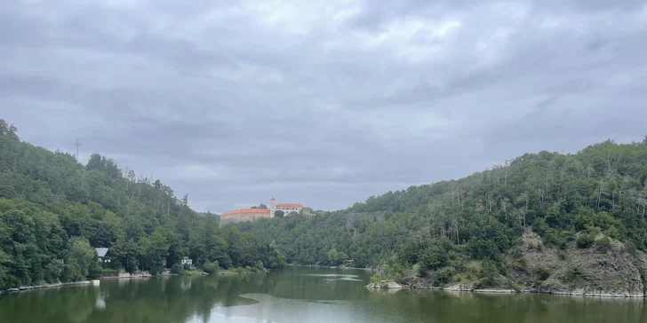 Okolí přímo zve k cyklistickým výletům (při příznivém počasí).