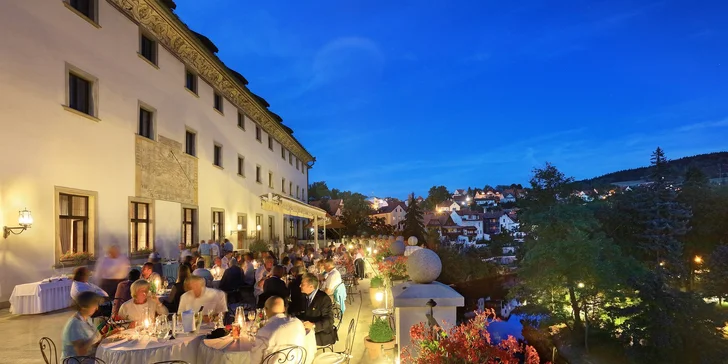 Hotel stojí priamo v centre mesta, je to tu čarovné.