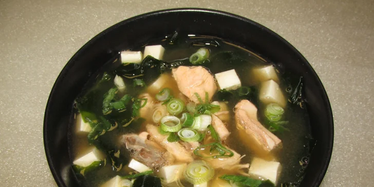 Polévka Miso.