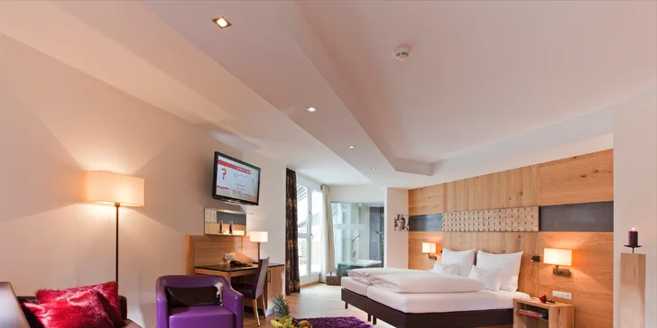 
Ve všech typech ubytování je špičkové vybavení od měkoučkých županů a fénu přes minibar a trezor až po rychlou Wi‑Fi.