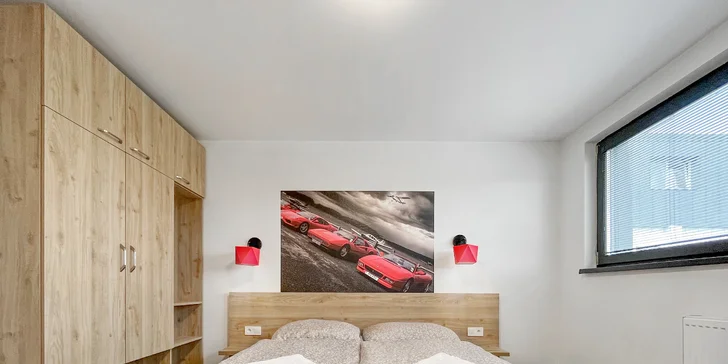 Připravené pro vás bude ubytování ve dvoulůžkovém pokoji nebo apartmánu.