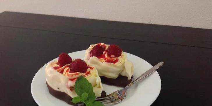 Dvě kávy a dva zákusky dle výběru v kavárně Retro