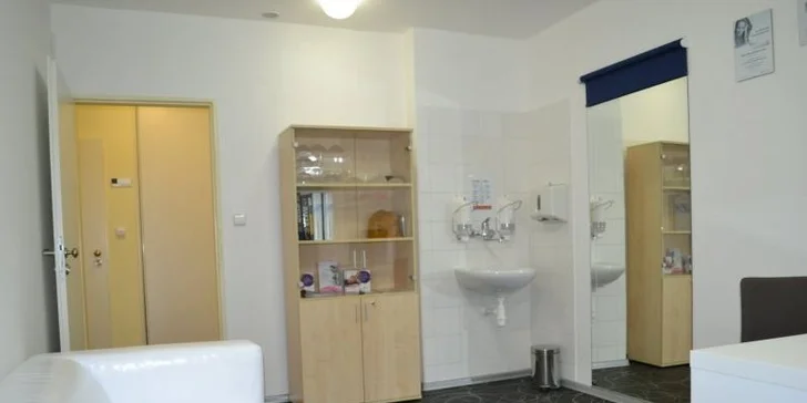 Dentální hygiena s Air flow v Prague aesthetic Clinic
