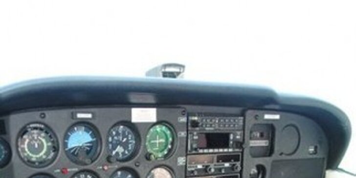Let v letadle Cessna vč. pilotování + možnost dalších 2 pasažérů