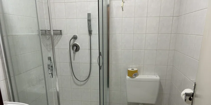 Každý pokoj má vlastní koupelnu. 