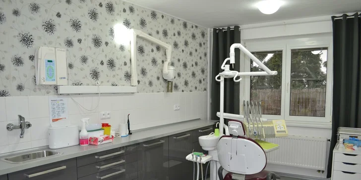 Dentální hygiena s Air flow v Prague aesthetic Clinic