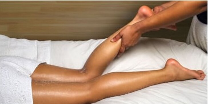 Regenerační masáž celých nohou proti bolesti i únavě na Praze 3