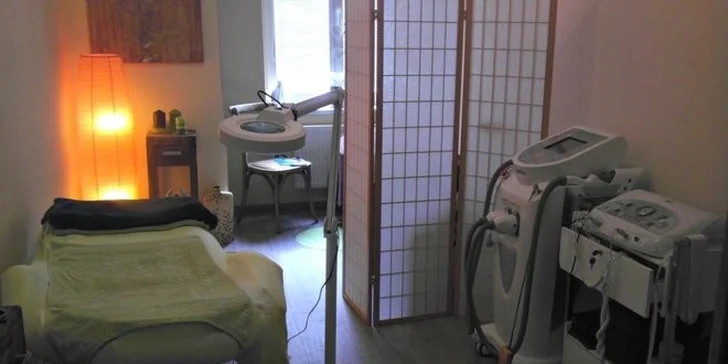Fyzioterapeutická masáž zad s protažením zkrácených svalů
