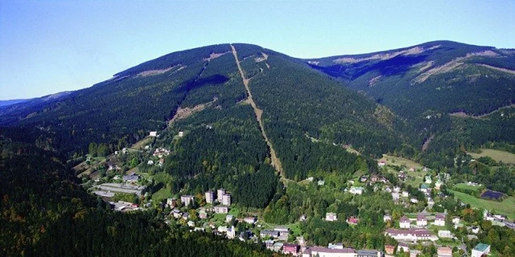 6denní dovolená pro dva v Hotelu Večernice*** v Janských Lázních. Včetně snídaní, čtyřchodové večeře, sauny i lahve vína. Varianta také na 4 dny.