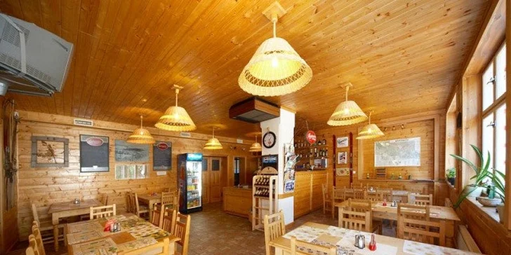 6denní dovolená pro dva v Hotelu Večernice*** v Janských Lázních. Včetně snídaní, čtyřchodové večeře, sauny i lahve vína. Varianta také na 4 dny.