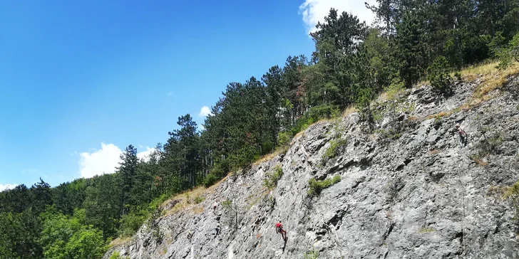  Instruktor vám bude celou dobu lezení dávat zpětnou vazbu, postupně si tak vypilujete lezecký styl.