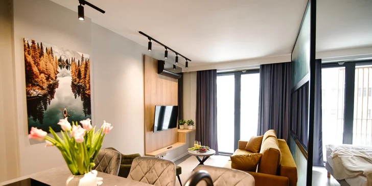Čakajú na vás moderne a útulne zariadené apartmány pre 2⁠–⁠6 osôb: od útulných štúdií po priestranné mezonetové apartmány.