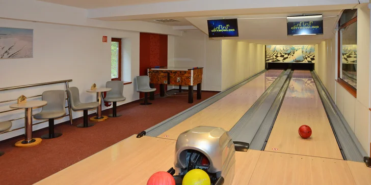 1 či 2 hod. bowlingu až pro 6 hráčů vč. 10% slevy do restaurace