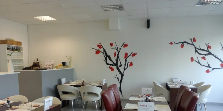 Degustační sushi menu v japonské restauraci