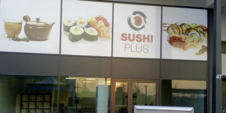 Degustační sushi menu v japonské restauraci