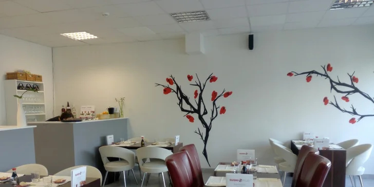 Degustační sushi menu v japonské restauraci