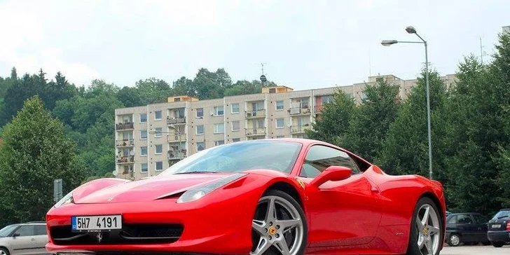 Dechberoucí jízda luxusním sporťákem dle výběru
