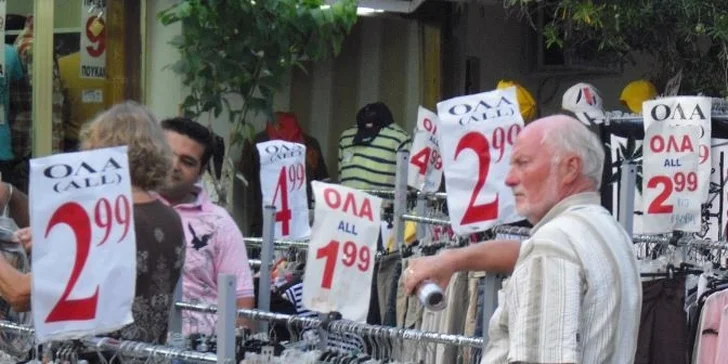 12 dní v Řecku. Apartmány s bazény blízko moře