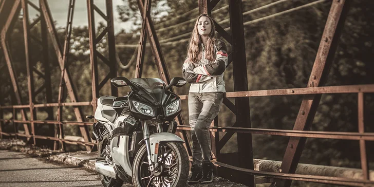  Budete si užívat pohodovou jízdu po šumavských silnicích na prvotřídních strojích – všechny motorky jsou rok výroby 2020.