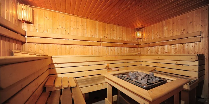 Ve wellness vás čeká lenošení ve vířivce, bazénu a sauně. 