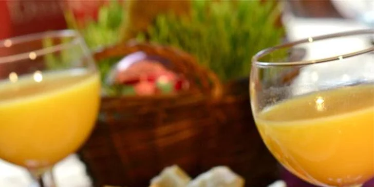 Brunch na lodi a prohlídka Malé Strany (90+90 min)