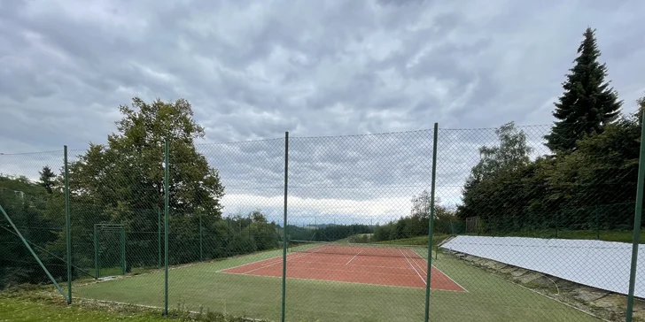 Vo voľnom čase si môžete zahrať aj tenis.