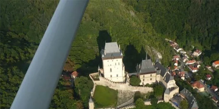 Romantický 30minutový vyhlídkový let nad Prahou! Matička měst z výšky 300 m v letadle Cessna 172 SP.