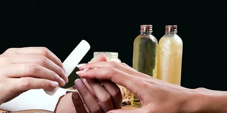 Suchá manikúra, japonská výživná mainkúra P-Shine, peeling a čokoládový zábal