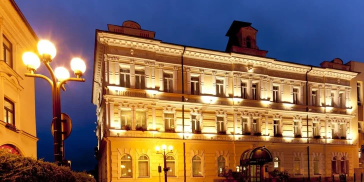 Silvestrovský pobyt v elegantním hotelu v Orlických horách s večírkem a rautem