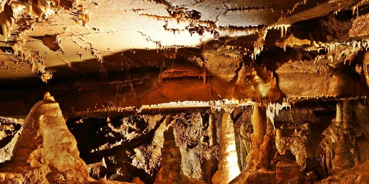 Návštěva Moravského krasu s prohlídkou jeskyní a ubytováním s polopenzí