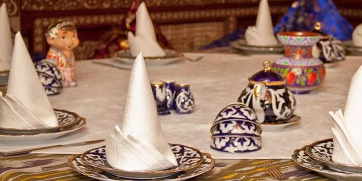 Menu pro dva v uzbecké restauraci Samarkand