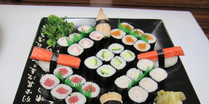 Sety plné lahodných japonských sushi specialit