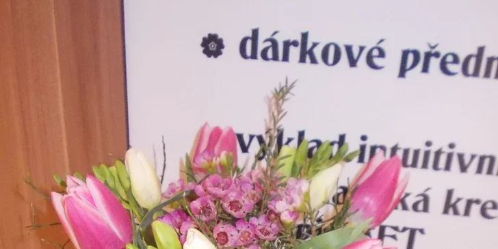 Kytice jarních květů – tulipány, gerbery, frézie apod.