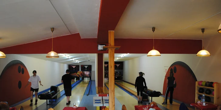 A pěkně to natřete kuželkám na bowlingové dráze!
