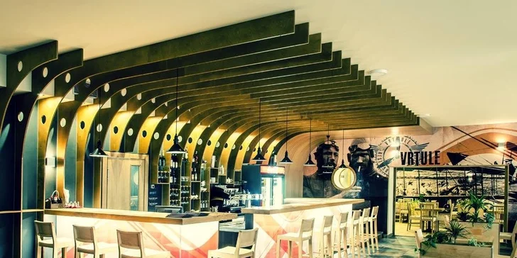 Dva steaky ze pštrosího masa v Restauraci Vrtule