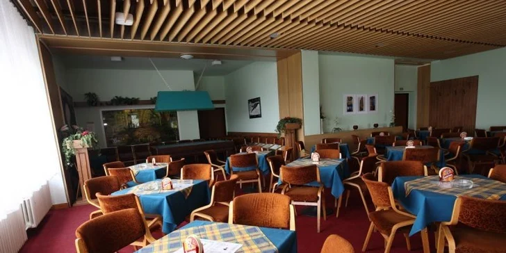 Zima nebo jaro na Valašsku: pohodové výlety, polopenze, bazén i masáž