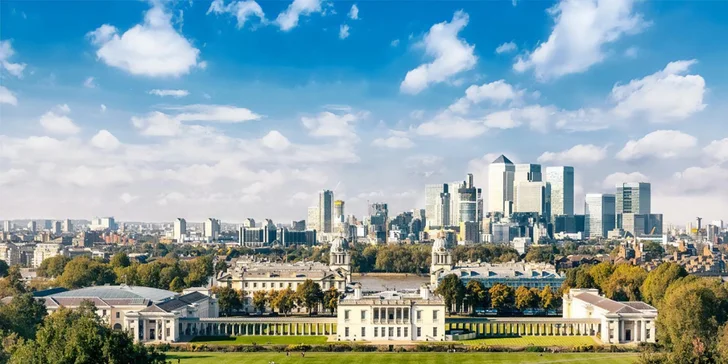 Uvidíte moderní památky i Buckinghamský palác.