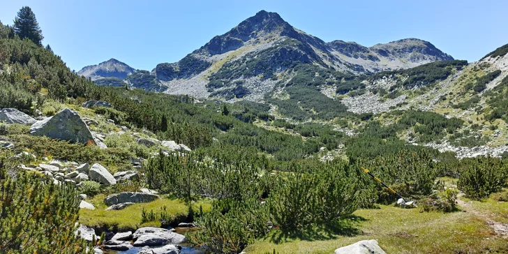 Čeká vás i krásná túra do pohoří Pirin.