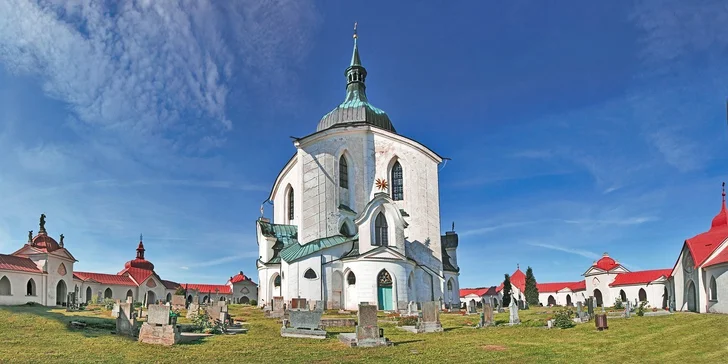 Navštivte nedaleký Žďár nad Sázavou s poutním kostelem a zámkem.