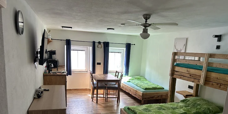 Apartmán 4 ponúka priestor až pre 7 osôb a pozostáva z 2 spální.