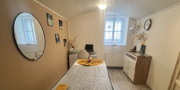 Na výběr máte relaxační, sportovní, antistresovou či masáž zad a šíje...