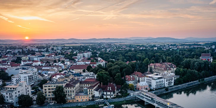 Piešťany si vás získají svou živou atmosférou, množstvím kaváren a samozřejmě léčivou vodou.