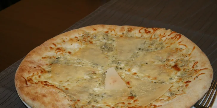 Pizza a sklenka pro dokonalý večer ve dvou