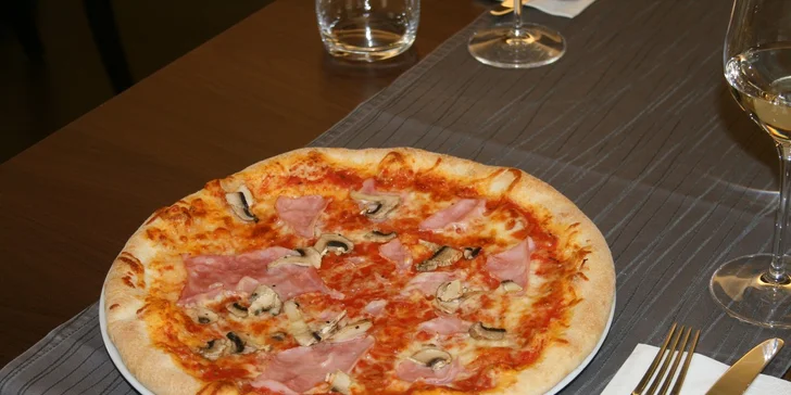 Pizza a sklenka pro dokonalý večer ve dvou