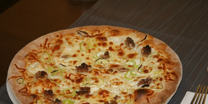 Pizza a sklenka pro dokonalý večer ve dvou