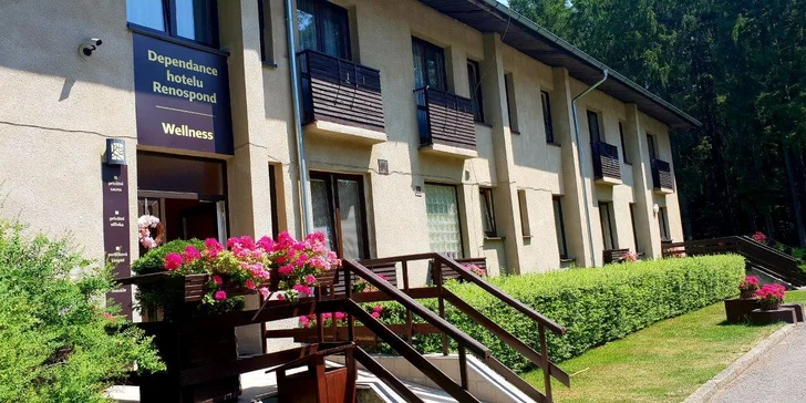 Ubytováni budete v depandanci, tedy vedlejší budově hotelu.
