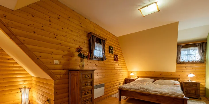 Každá chaloupka má vlastní terasu a vybavenou kuchyni.