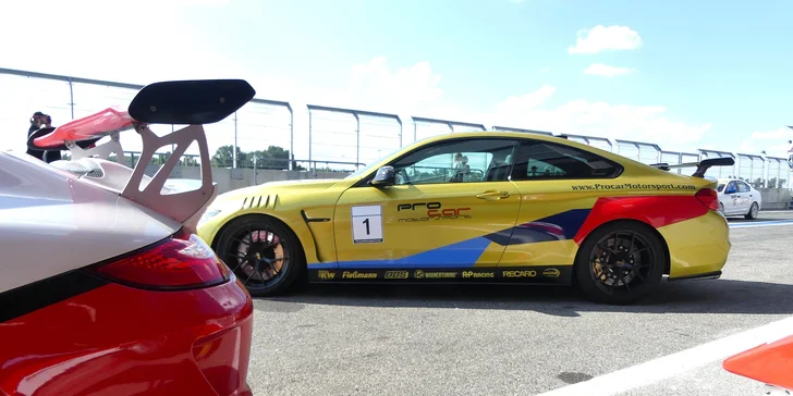 BMW M4 CS