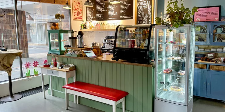 Třeba do kavárničky Caffe Bar Positivo.