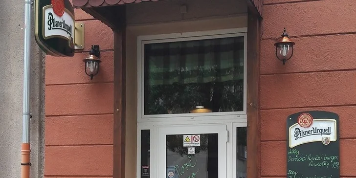 Adresa plzeňské restaurace je Klášterní 25.